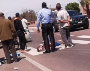 سيارة تنهي حياة أم لثلاثة أطفال بطريقة مروعة باشتوكة و سائقها يفر من مكان الحادث