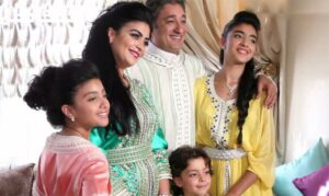 صادم:أفراد أسرة الفنان الصنهاجي يغادرون إلى وجهة مجهولة وزوجته تنقل على عجل إلى المستشفى