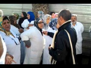 مرافقو مريض يرهبون طاقم طبي بالمستشفى ويرجمون طبيبة وهذا ما وقع