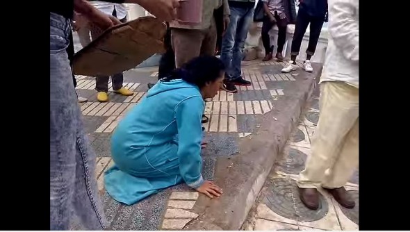 مثير:زوج يحتجز زوجته بسبب خيانتها له