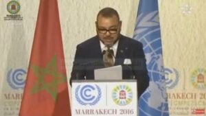 الملك محمد السادس لحارسه الشخصي : ”صدعونا هاد المصورين”