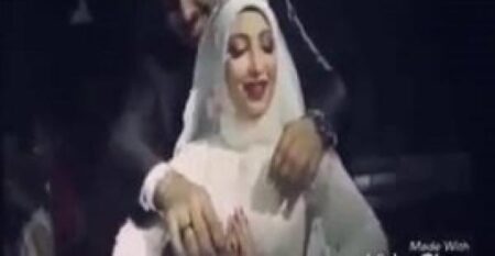 عروس تعض عريسها وتمنعه من إلباسها الدبلة