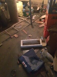 تسرب مياه الواد الحار يهدد أساسات المنازل بالدراركة ويخرج السكان من بيوتهم