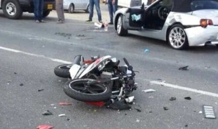 ابن الباشا يقود دراجة نارية بسرعة جنونية و يتسبب في حادثة سير خطيرة راح ضحيتها "عسكري" متقاعد