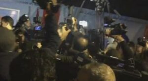 مواطنون و مصورون يحاصرون بنكيران