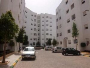 سكان إقامة مشهورة بأكادير يُحرّرون إقامتهم من سانديك متهم بالنصب والإحتيال