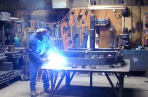 ورشة للتلحيم بأكادير تحول حياة السكان إلى جحيم