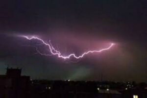 الأرصاد تحذر من  أمطار رعدية ليلة السبت وطيلة الأحد ستصل الى 100 ملمتر بهذه المناطق