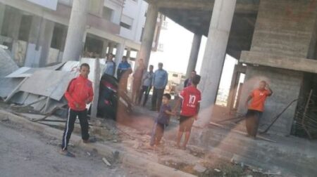 سيارة مجنونة تخترق ورشا للبناء بأكادير وركابها يتركونها ويغادرون إلى وجهة مجهولة