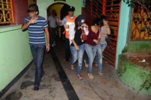 أمن أكادير يداهم شقة مفروشة يدريها سمسار لأعمال الدعارة ويعتقل روادها