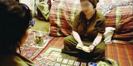 فضيحة:مشعوذة تجمع بين زوجين بعقدين الأول سعودي و الثاني مغربي فضيحة:مشعوذة تجمع بين زوجين بعقدين الأول سعودي و الثاني مغربي