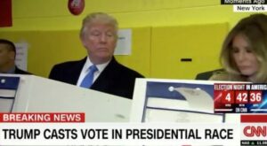 (+صورة)هكذا تلصص”ترامب” على زوجته لمعرفة المرشح الرئاسي الذي سيحظى بصوتها في الانتخابات!!