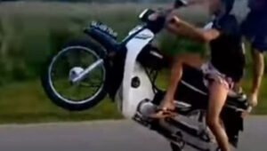 متسكعون على دراجات س90 يعربدون بمحيط المؤسسات التعليمية بأيت ملول