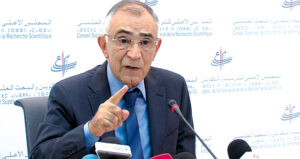 غضب “شعبي” من توجه مجلس عزيمان لإنهاء مجانية التعليم بالمغرب