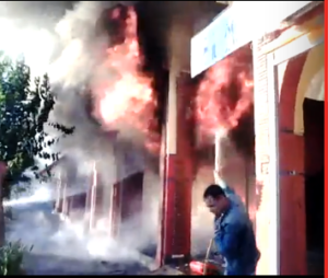 +فيديو : حريق مهول يأتي على محل تجاري وسط مدينة انزكان