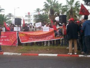 عااجل بالصور:سائقو سيارات الأجرة بأكادير في وقفة احتجاجية أمام مقر الولاية وهاعلاش