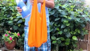 بالفيديو)هشام العسري ابن أكادير يطرح برنامجا جديدا صديقا للبيئة:صنع أكياس من الملابس القديمة بدل الأكياس البلاستيكية