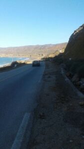 أكادير بالصور:معطيات جديدة بخصوص السيول والصخور التي قيل أنها تسببت في قطع الطريق الوطنية رقم 1 بكلم 25 بأكادير