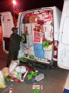 +الصور:تفاصيل حجز كميات كبيرة من المواد المهربة داخل سيارة بأكادير،وهذا ما ضبط بداخلها