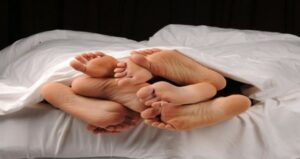 سيدة تفجر فضيحةبأكادير”زوجي الهولندي عنفني ويريدني المشاركة في حفل جنسي جماعي “