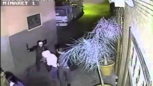 توقيف “اللص” الذي ظهر في فيديو يمارس السرقة بالعنف وإليكم التفاصيل