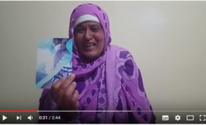 فيديو..مغربية تناشد الملك: بغيت حق ولدي..دخلو عليه للدار وقتلوه