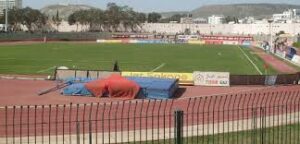 حسنية اكادير تنظم حملة للنظافة بملعب الانبعاث باكادير