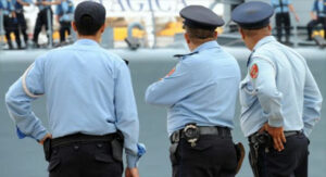 توقيف شرطي بسبب محاولة تهريب شحنة مخدرات بإرسال طرد عبر وكالة نقل الارساليات