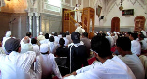 هكذا اعترض مصلي على خطيب جمعة هاجم مظاهرات محسن فكري وهذا ما وقع