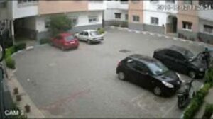 إنزكان بالفيديو:كاميرا المراقبة تفضح لصا يسرق دراجة من أمام عمارة سكنية