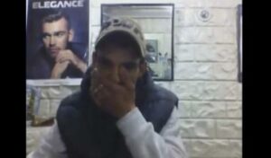 شاب يقلد أصوات جميع انواع الدراجات النارية