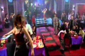 الأمن يطارد مغنيا مشهورا متورطا رفقة مخبر ومفتش شرطة في ابتزاز وسيطة دعارة