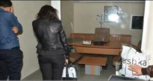 إيقاف شاب وعشيقته المطلقة سرقا شقة بمفاتيح مزورة