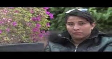 (+فيديو)ممثلة تبيع السجائر بالتقسيط تبكي:مغاربة حكروني بسبب « كولون » على البساط الأحمر (+فيديو)ممثلة تبيع السجائر بالتقسيط تبكي:مغاربة حكروني بسبب « كولون » على البساط الأحمر