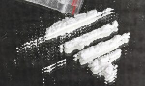 مثير:ضابط عسكري” يبيع المخدرات القوية