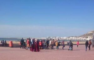 لجنة مختلطة تتحرك لإخلاء كورنيش أكادير من محتليه ومن مكتري الدراجات الهوائية والكهربائية