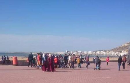لجنة مختلطة تتحرك لإخلاء كورنيش أكادير من محتليه ومن مكتري الدراجات الهوائية والكهربائية