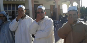 بالصور:فقهاء تنغير ينظمون وقفة إحتجاجية صامتة أمام مندوبية الأوقاف