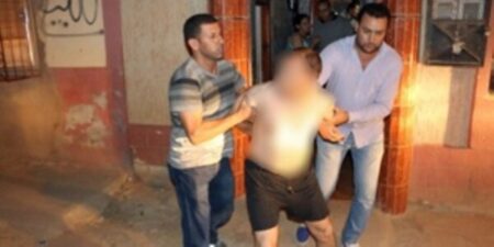 عشيق أم لثلاثة أبناء استغل غياب زوج خليلته وناب عنه في فراش الزوجية لمدة تفوق 15 يوما عشيق أم لثلاثة أبناء استغل غياب زوج خليلته وناب عنه في فراش الزوجية لمدة تفوق 15 يوما