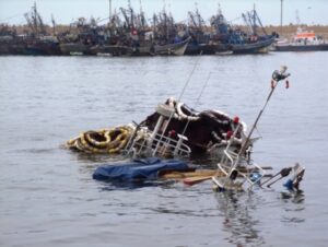 عااجل بميناء أكادير:غرق 5 قوارب الصيد التقليدي مع كل معدات وأجهزة الصيد وإليكم التفاصيل