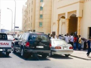 مثير بأكادير:لص هاي كلاص يسرق محتويات سيارات المصلين وقت صلاة الجمعة وكاميرا المراقبة تفضح الفاعل