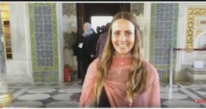 تعروفوا على أول امرأة تؤم المصليات في مسجد كوبنهاغن