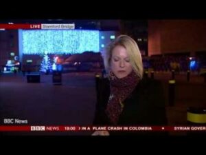 مراسلة تقطع رسالتها المباشرة على الهواء بسبب التحرش!!