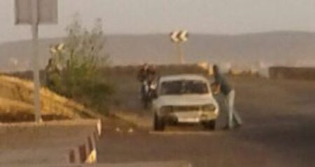 عااجل بالصورة:رجال الأمن ب"براج" أنزا يعتقلون "بزناس" ويحجزون سيارة R12 محملة بكمية من الخمور والحشيش والقنب الهندي وهذه هي التفاصيل