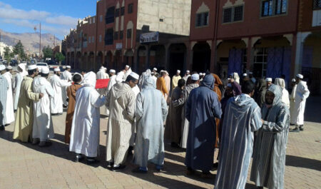 أئمة المساجد بتنغير يحتجون ضد “الحكرة” ويتوعدون بالتصعيد أئمة المساجد بتنغير يحتجون ضد "الحكرة" ويتوعدون بالتصعيد