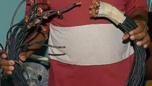 اعتقال “الصويري” بعد ضبطه متلبسا بسرقة الأسلاك الهاتفية النحاسية بتزنيت