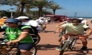 الدراجات الهوائية والكهربائية تحول حياة مرتادي كورنيش أكادير إلى جحيم.