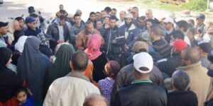 سابقة بأكادير: متضررو عمليات الهدم يقررون توتيد الخيام في بقع أرضية بعد تنظيفها