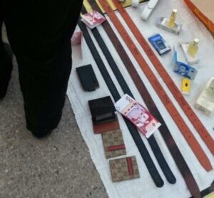 خطير/ (+صور): محفظات مصنوعة بالبلاستيك المطبوع بأوراق مالية من فئة 100 و200 درهما