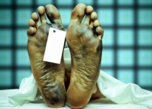 مثير:عطل في أنبوب مياه يكشف جثة شخص توفي وظل في بيته منذ 5 سنوات